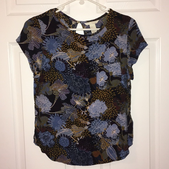 H&M Tops - Like-new H&M size 4 Navy floral cap-sleeve blouse
